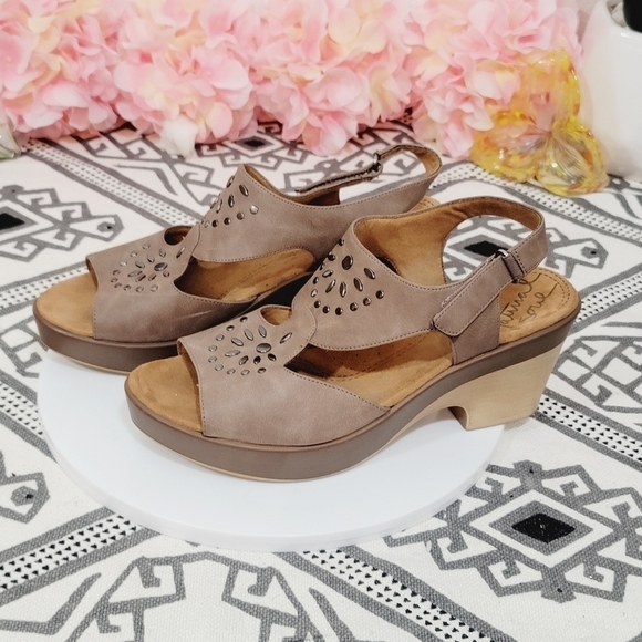 NATURALIZER SOUL Mia Taupe Wedges Size 11M - Picture 6 of 14